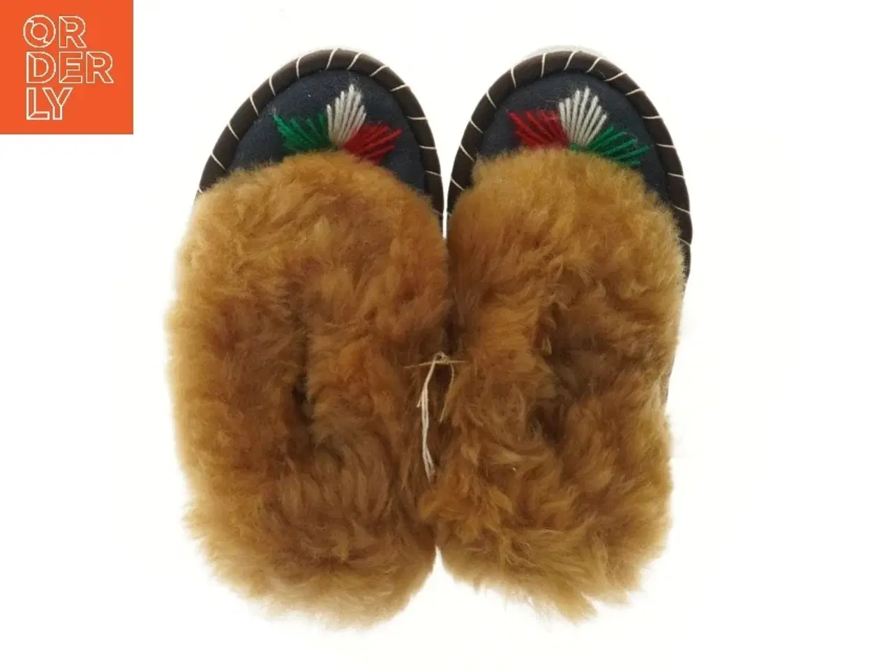 Billede 2 - Børnesutsko med pels (str. 27 )