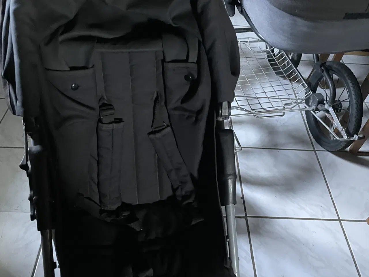 Billede 4 - Stald barnevogn og klapvogn 