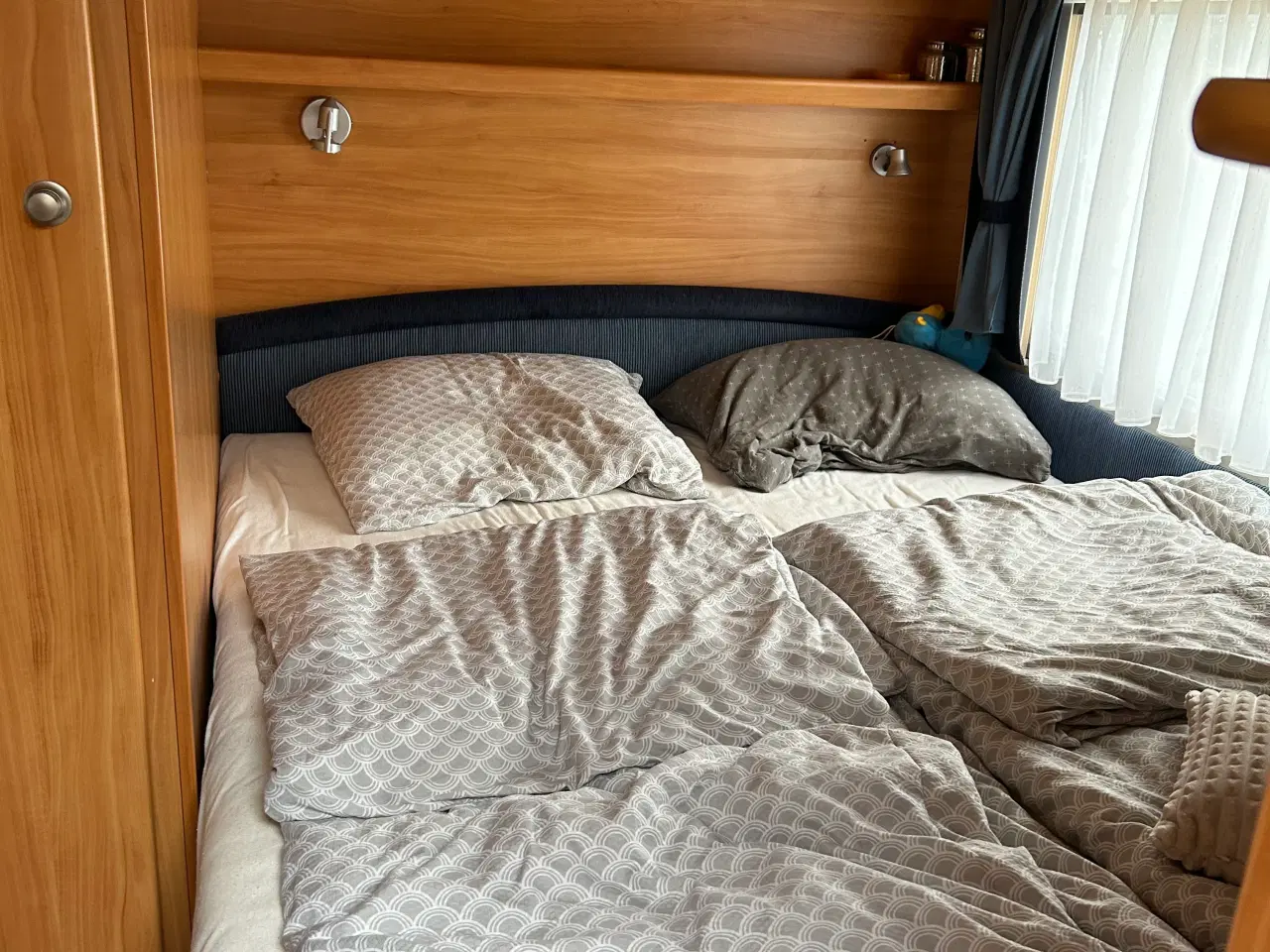 Billede 3 - Fastligger campingvogn med stor fortelt 