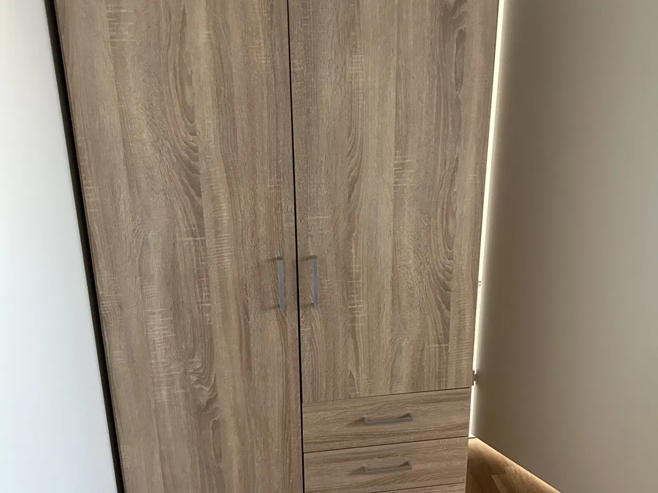 Billede 1 - Dejligt garderobeskab 