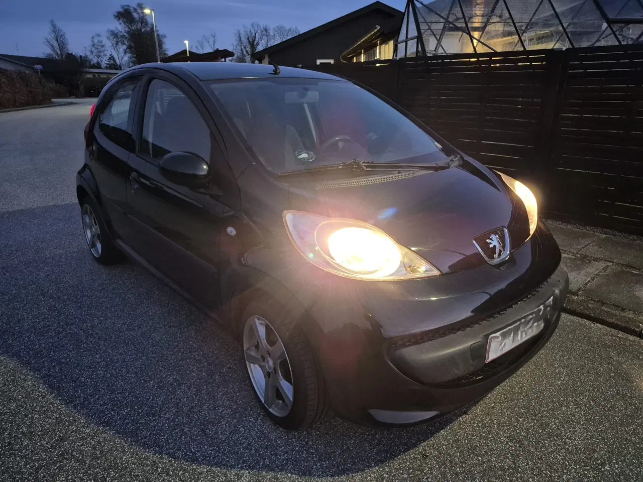 Billede 3 - Økonomisk og velkørende bil sælges LAV KM!