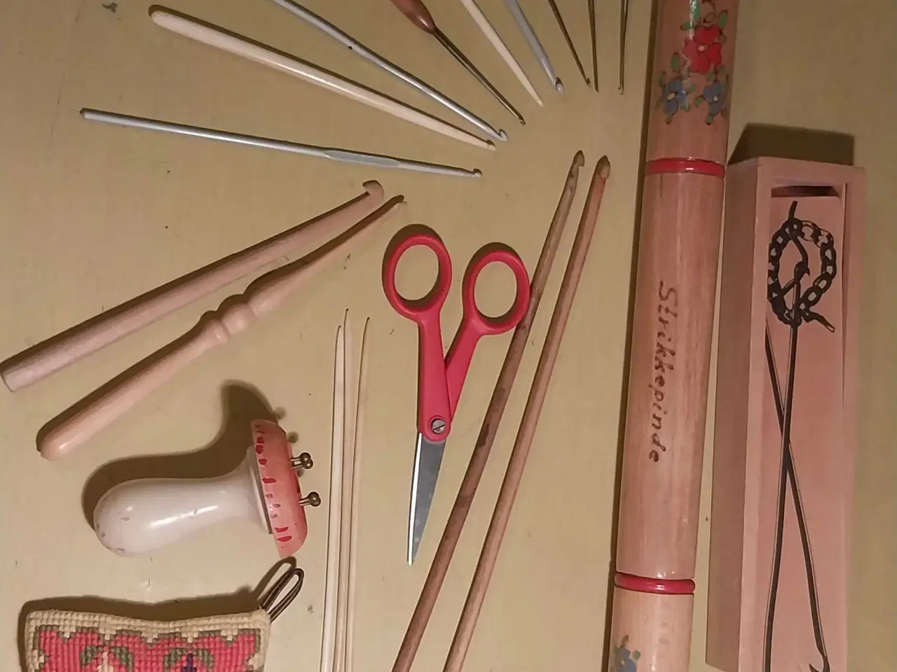 Billede 1 - Div. håndarbejde strikke hækle 