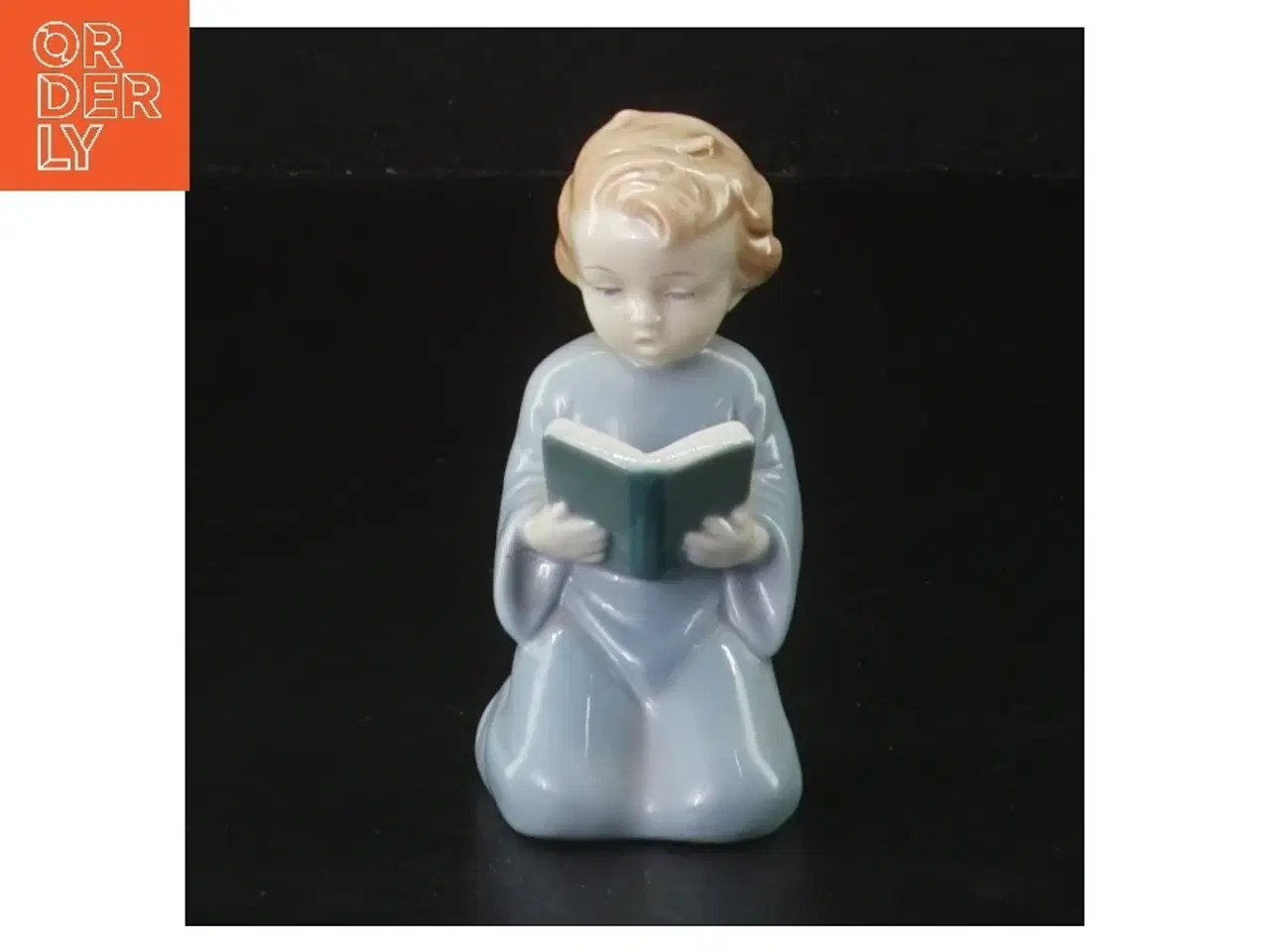 Billede 1 - Lille porcelænsfigur læsende barn (str. 9 cm)