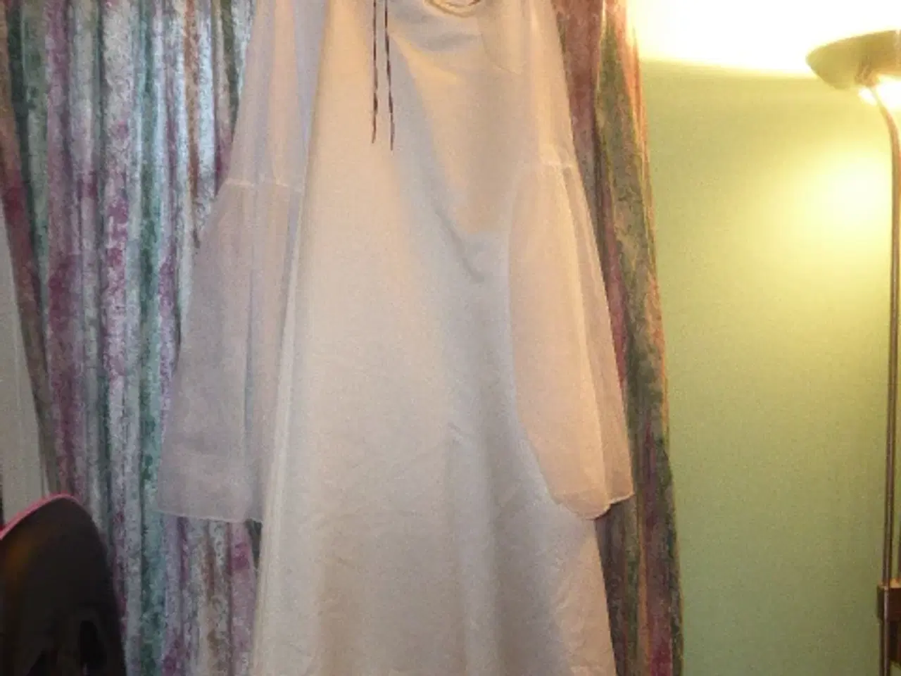 Billede 1 - kjole hvid størrelse 36 