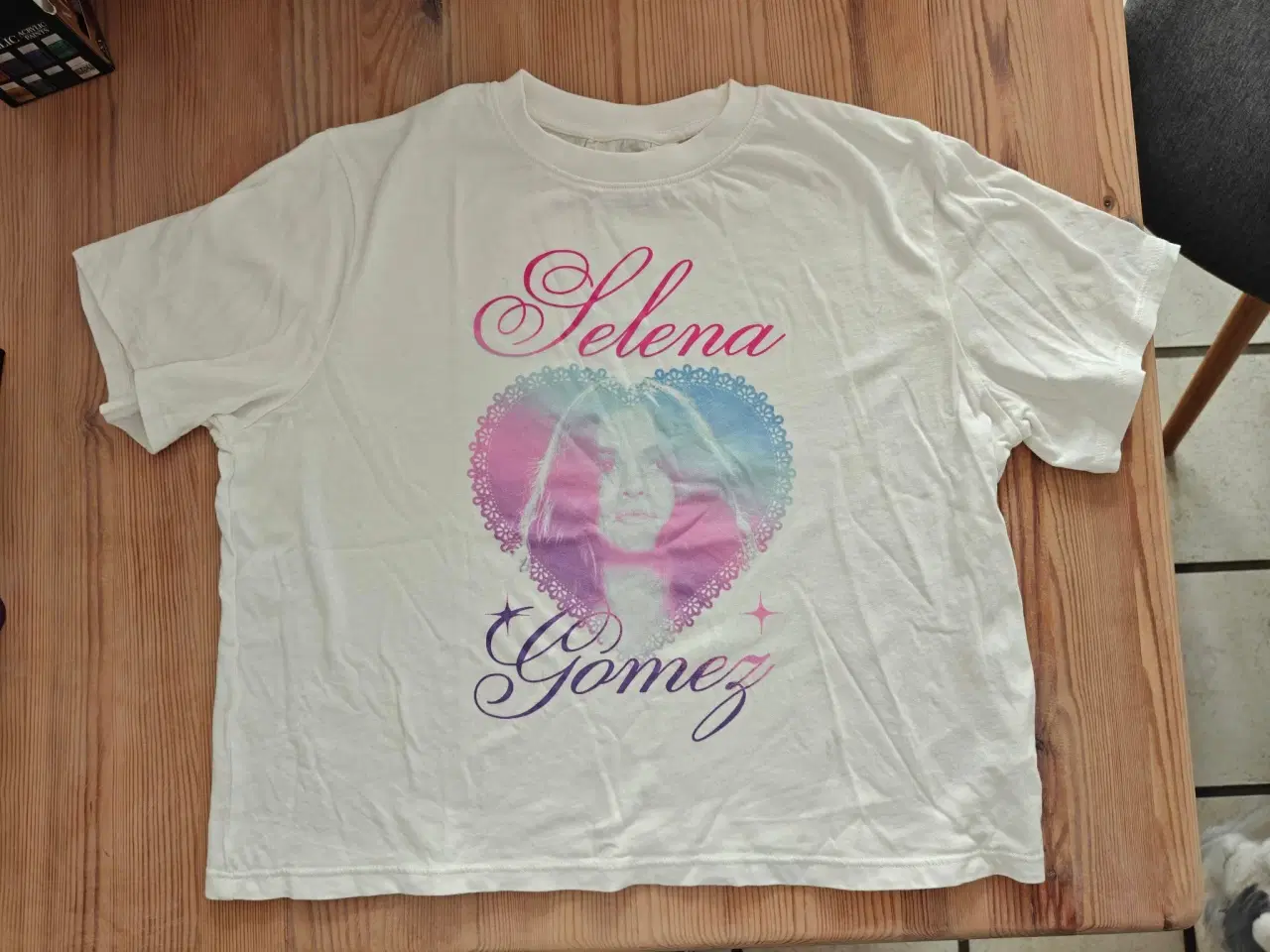 Billede 2 - Selena Gomez t-shirt str 170 (xs)