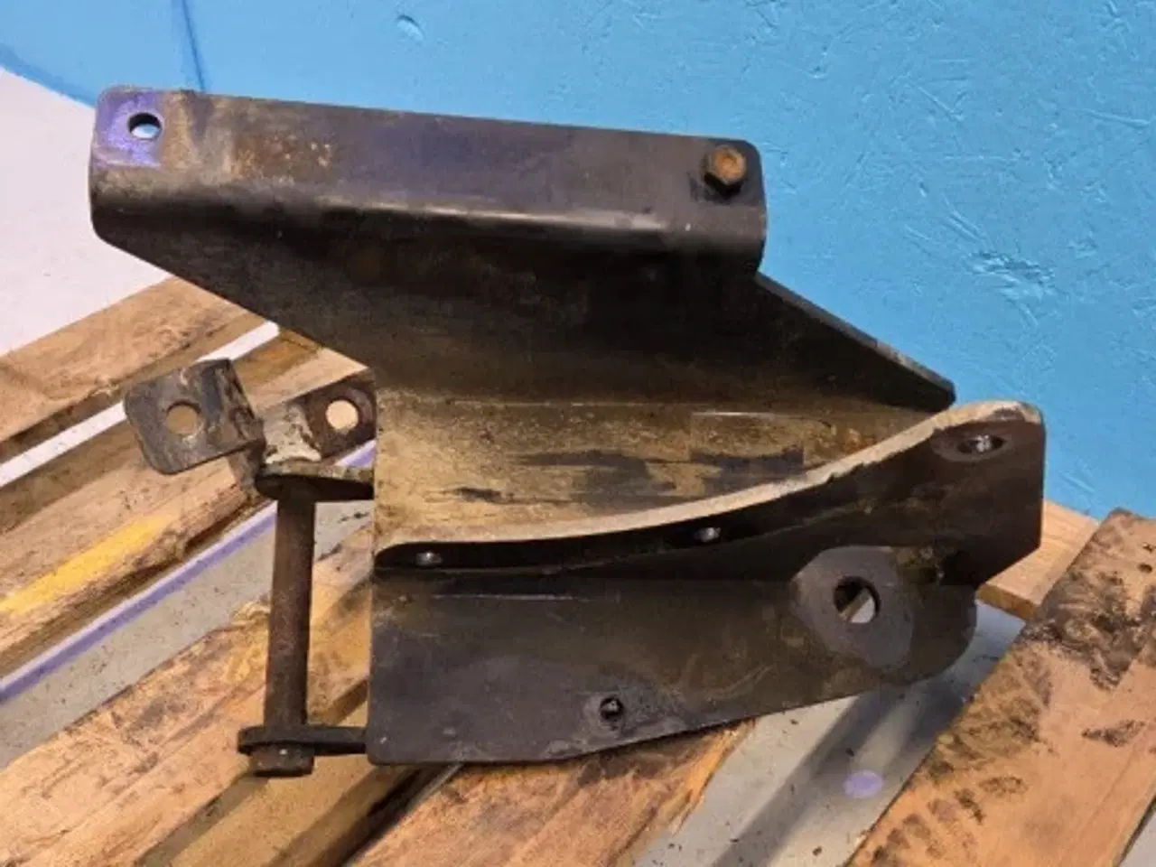 Billede 4 - New Holland TM165 Beslag L.  82018502