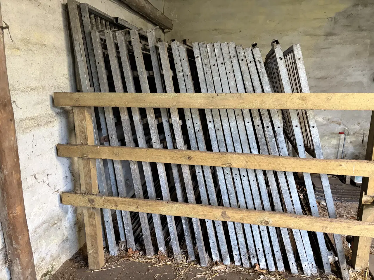 Billede 3 - Galvaniserede hestebokse 7 stk (22 døre/vægge)