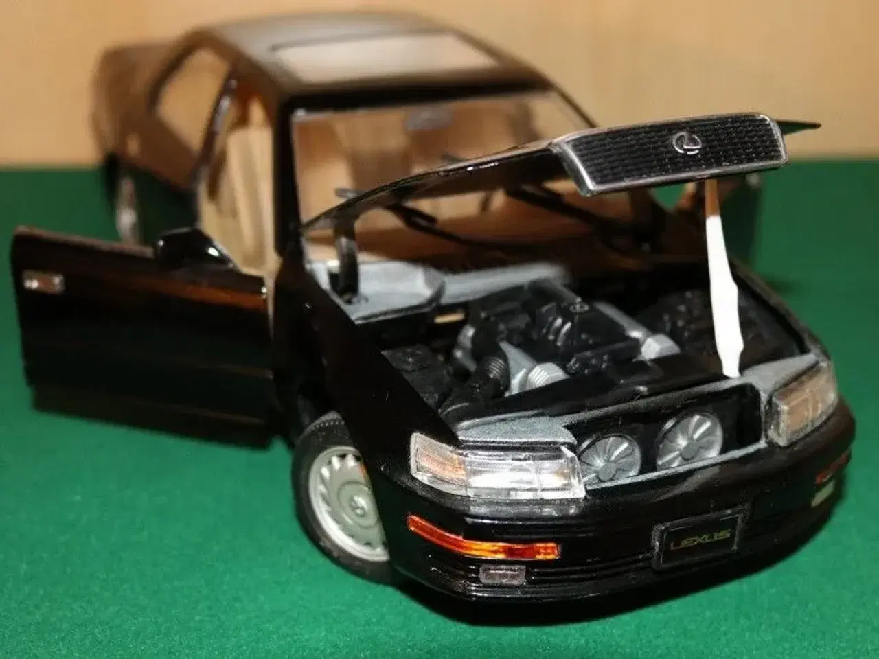 Billede 4 - LEXUS LS 400 1/18