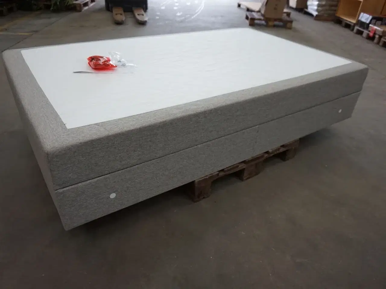 Billede 5 - Nordisk fjer B90 seng med opbevaring 120x200 cm Lysegrå