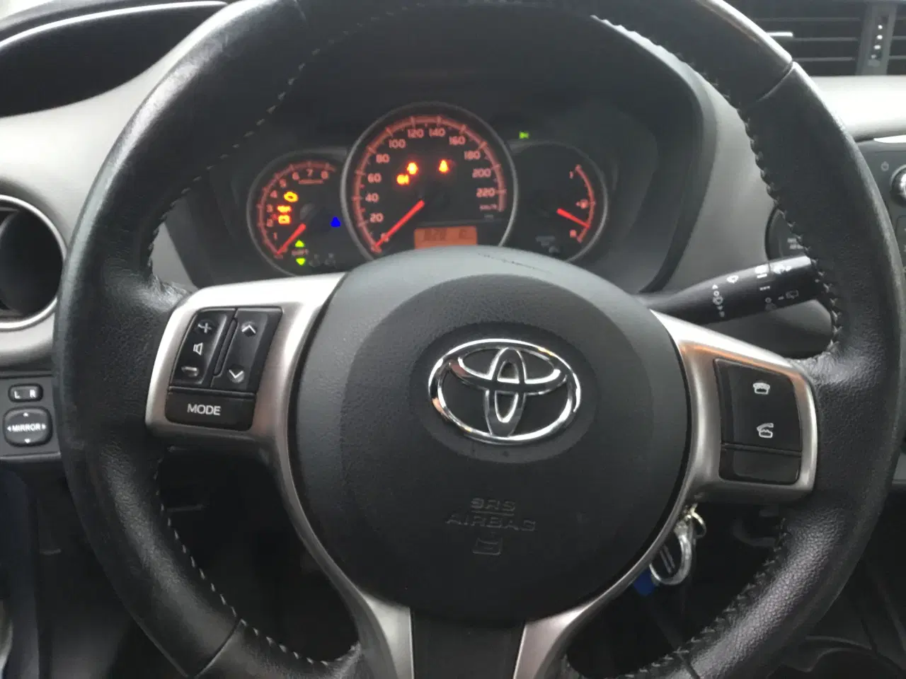 Billede 7 - Toyota yaris 1.3 benzin træk sædevarme bakkamera 