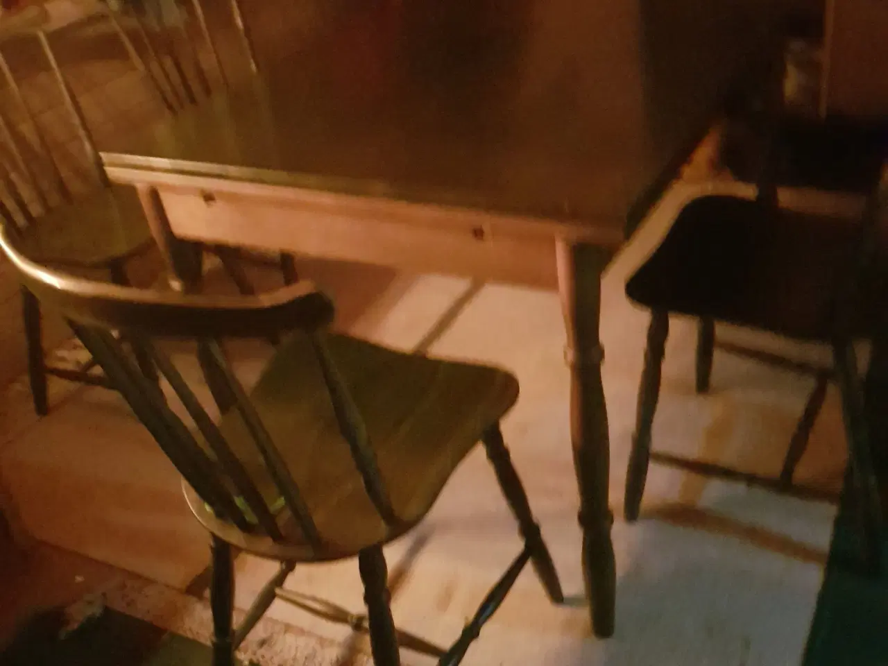 Billede 1 - Spisebord med 6 stole 