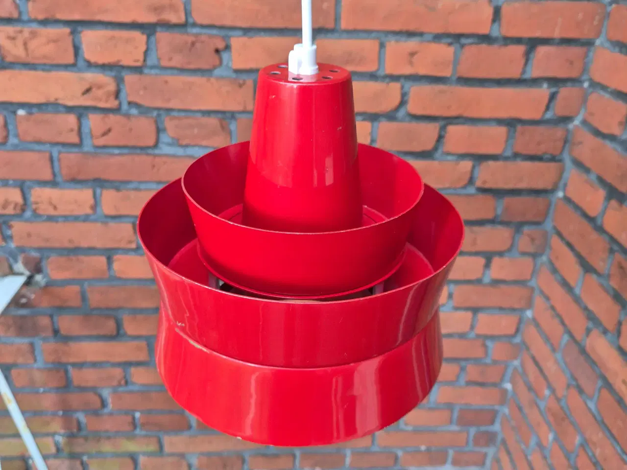 Billede 2 - Knaldrød klassisk retrolampe 