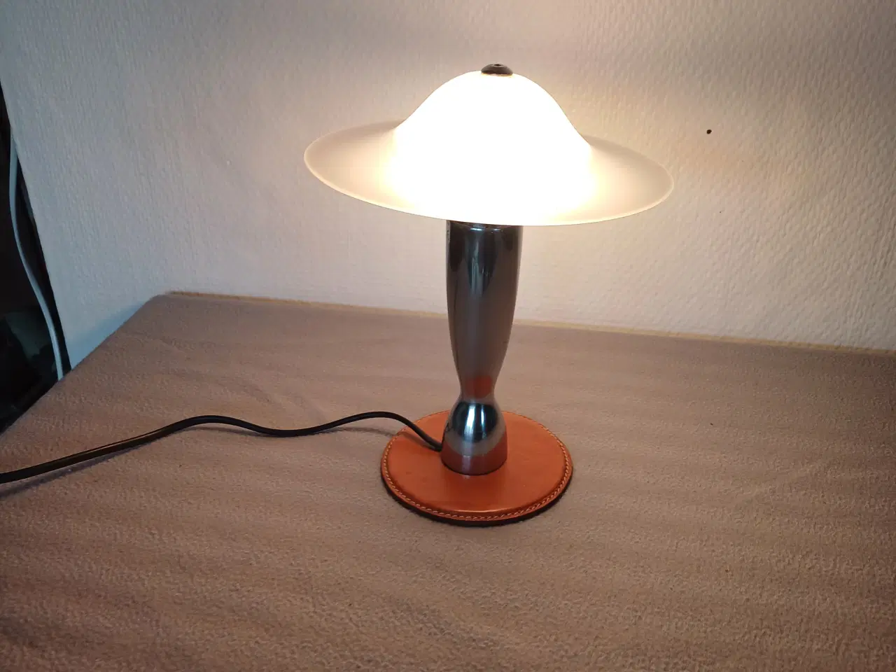 Billede 1 - D.l.c. bordlampe spansk design. 