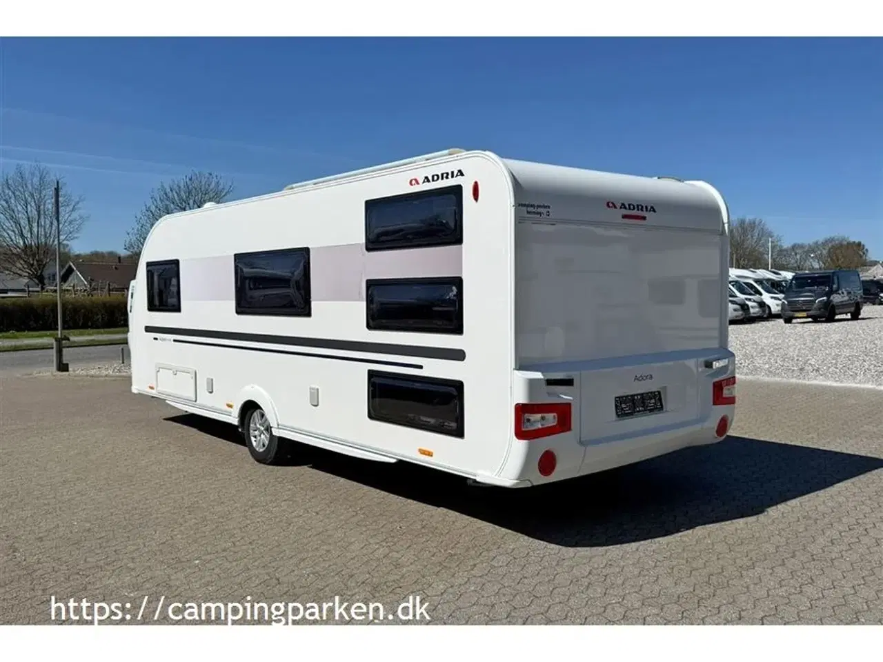 Billede 13 - 2017 - Adria Adora 613 PK   Ideel familevogn med mange sovepladser, 3 langsgående køjesenge og dobbeltseng