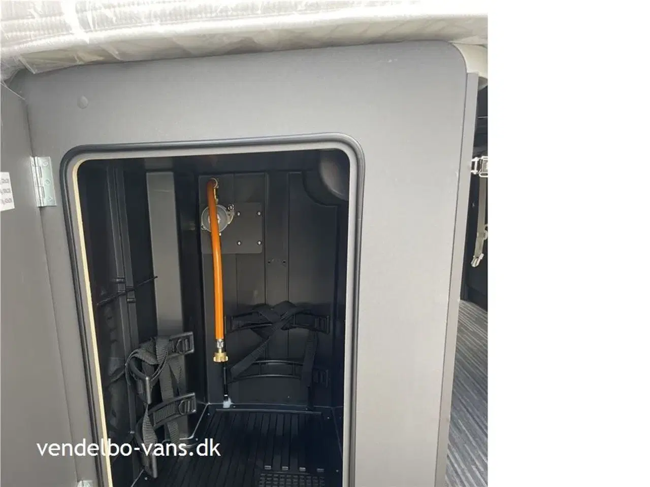 Billede 7 - 2026 - McLouis Menfys Van CS 4 Prestige   Kort model med enkeltsenge og 9. trins automatgear i den flotte Lazarote farve