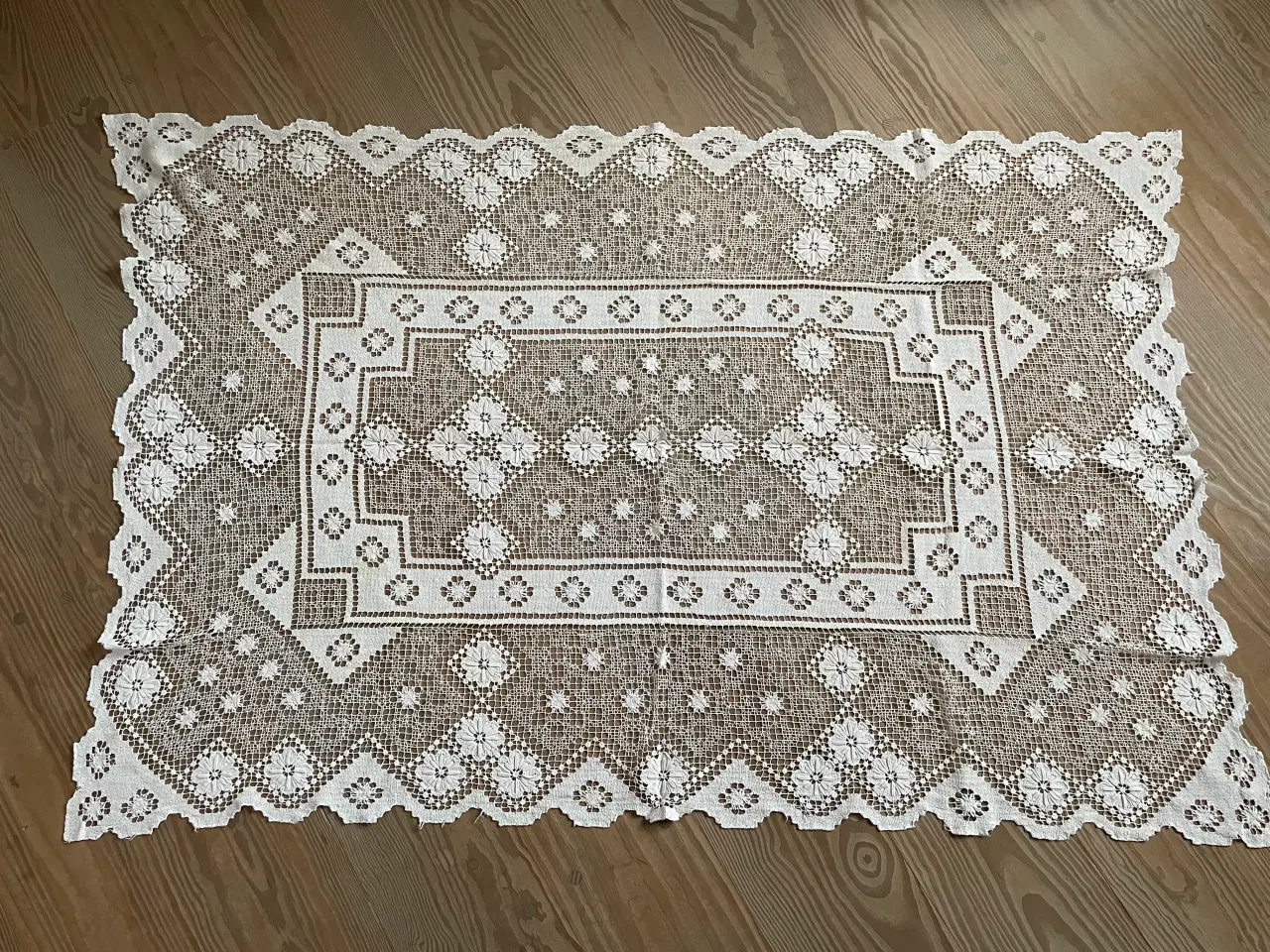 Billede 1 - Blondedug 95x140 cm