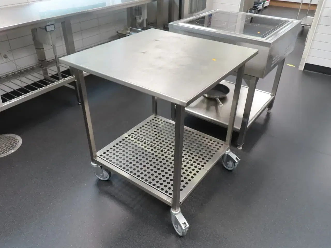 Billede 2 - Arbejdsstation i rustfrit stål m. hjul