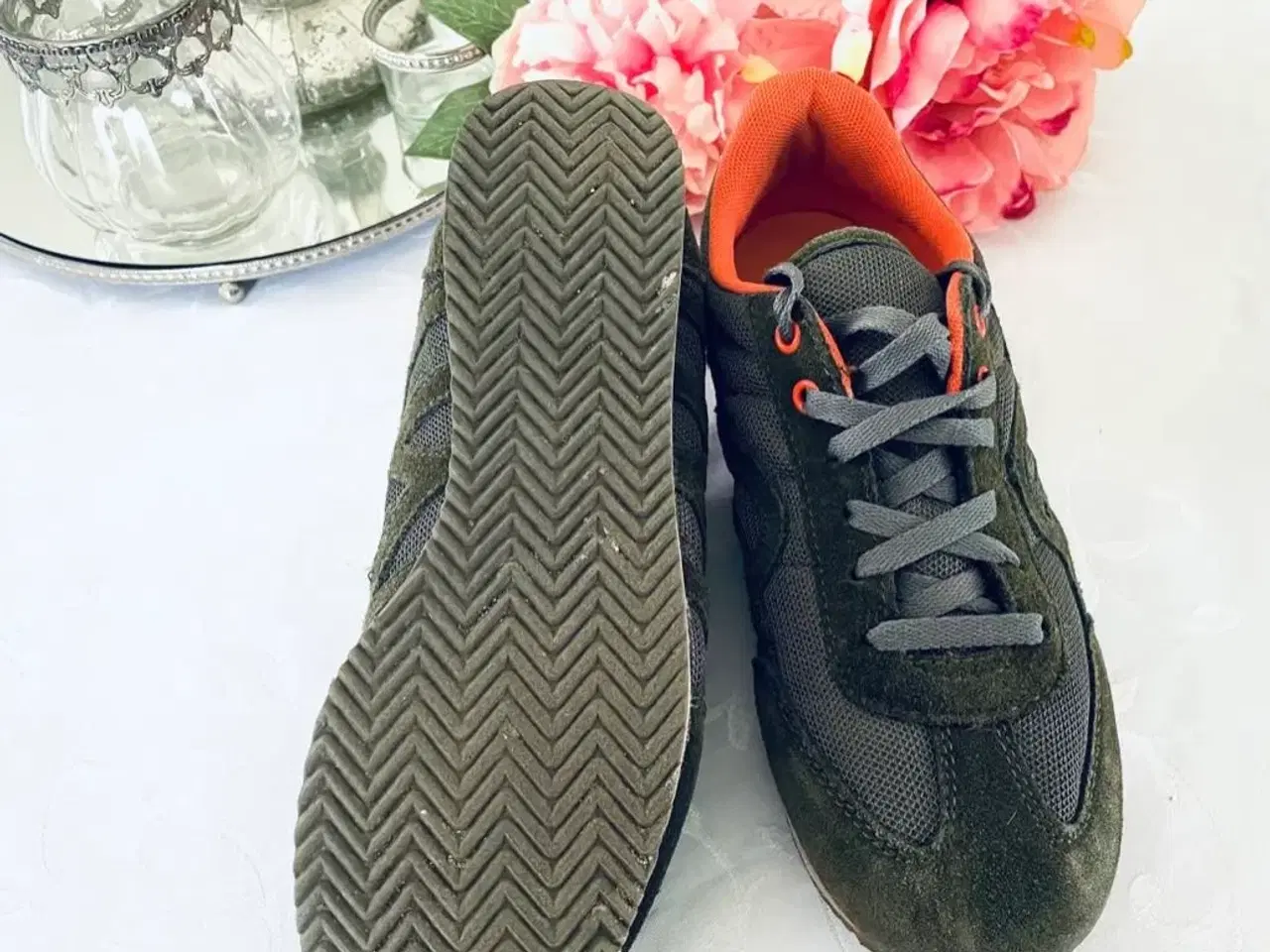 Billede 4 - Sneakers fra Pieces i god stand 