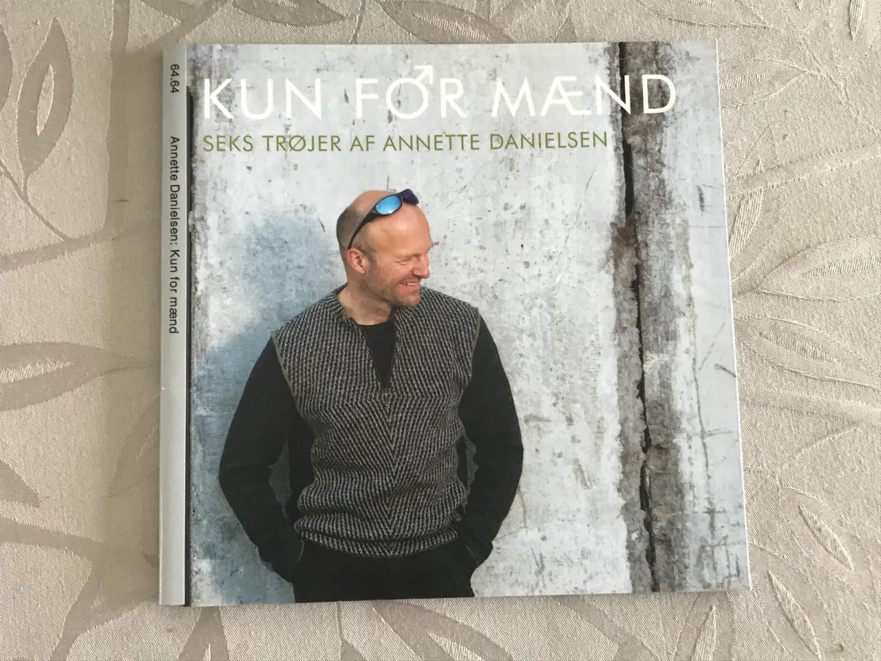 Billede 1 - Kun For Mænd - Seks trøjer af Annette Danielsen