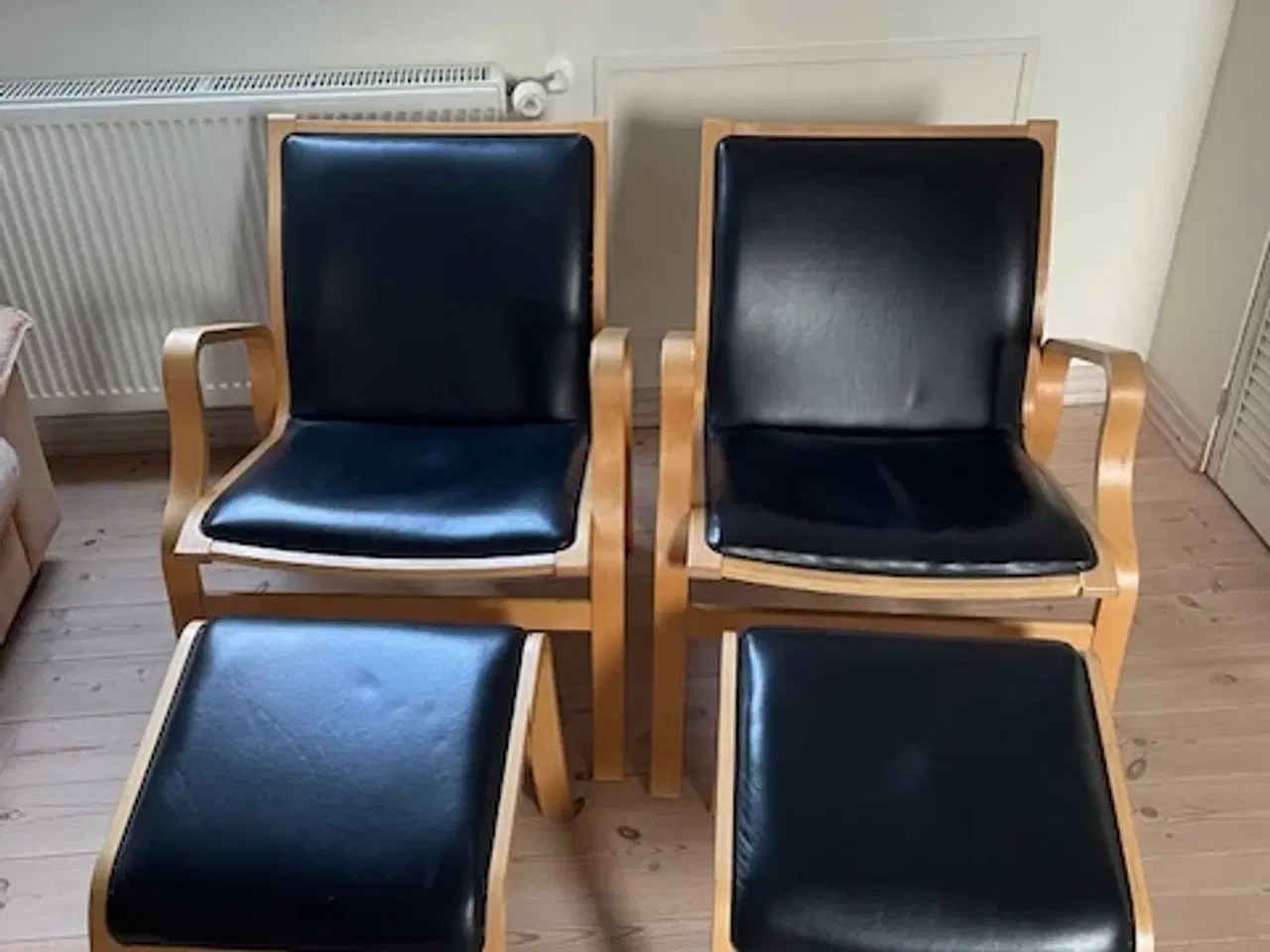 Billede 4 - Læder stole med tilhørende fodskammel
