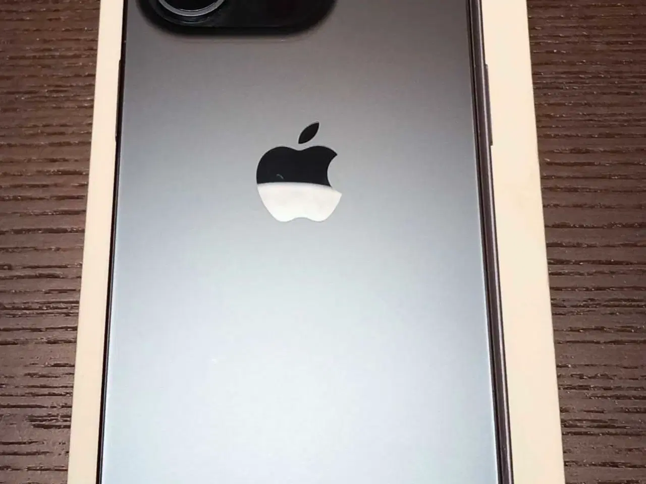 Billede 3 - iPhone 15 Pro • 256 GB • Natural Titanium • Som ny