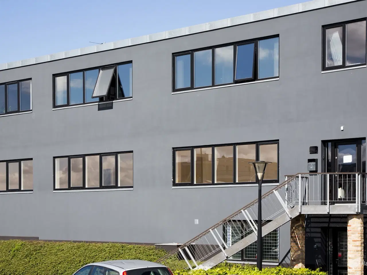 Billede 15 - Højloftet kontor med showroom, lounge eller let lager