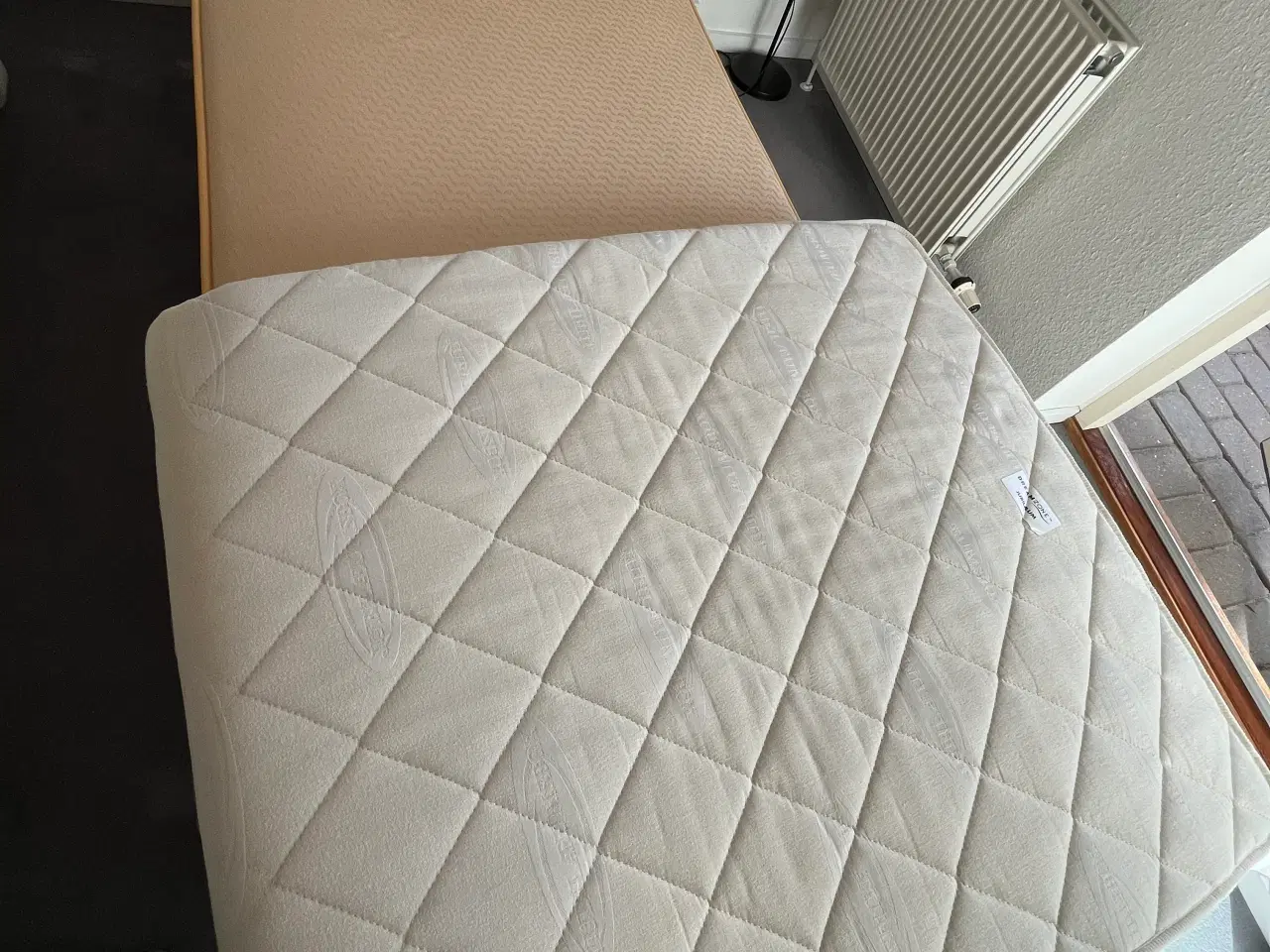 Billede 1 - Jysk Boks madras med meder og top madras