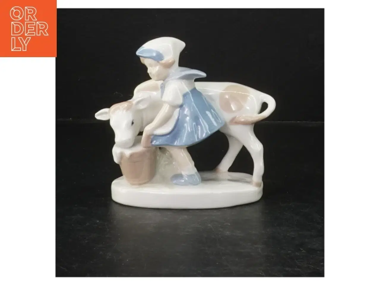 Billede 4 - Porcelænsfigur af pige med kalv (str. 13 cm)