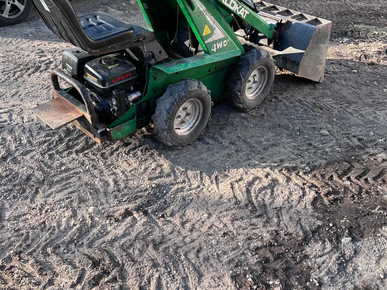 Billede 2 - Avant staldkat med redskaber 