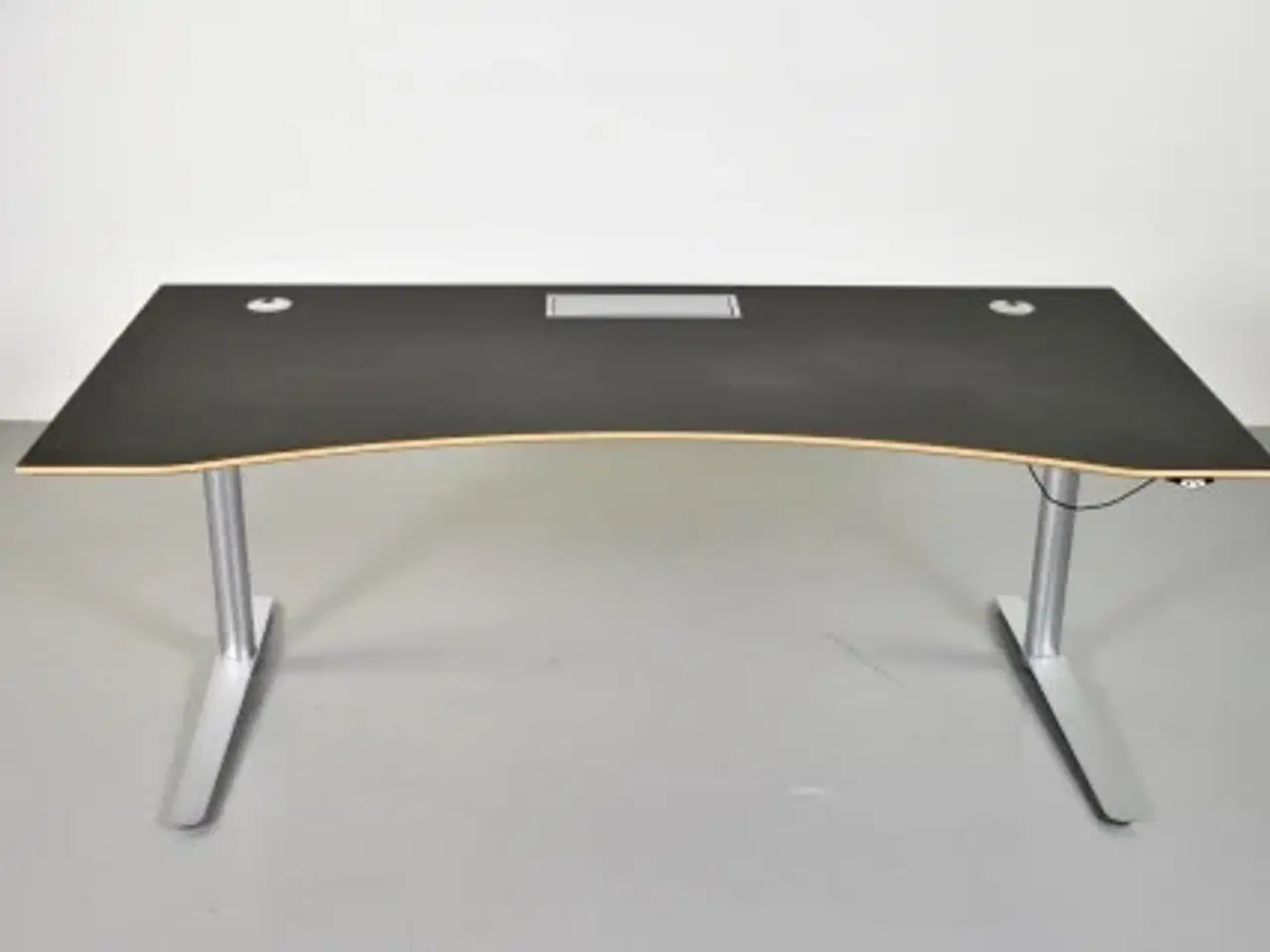 Billede 1 - Duba b8 hæve-/sænkebord med sort linoleum og mavebue, 200 cm.