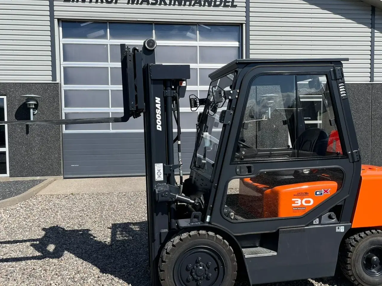 Billede 24 - Doosan D30 G med kabine og KUN 57 TIMER FRA NY, MED TIME GARENTI