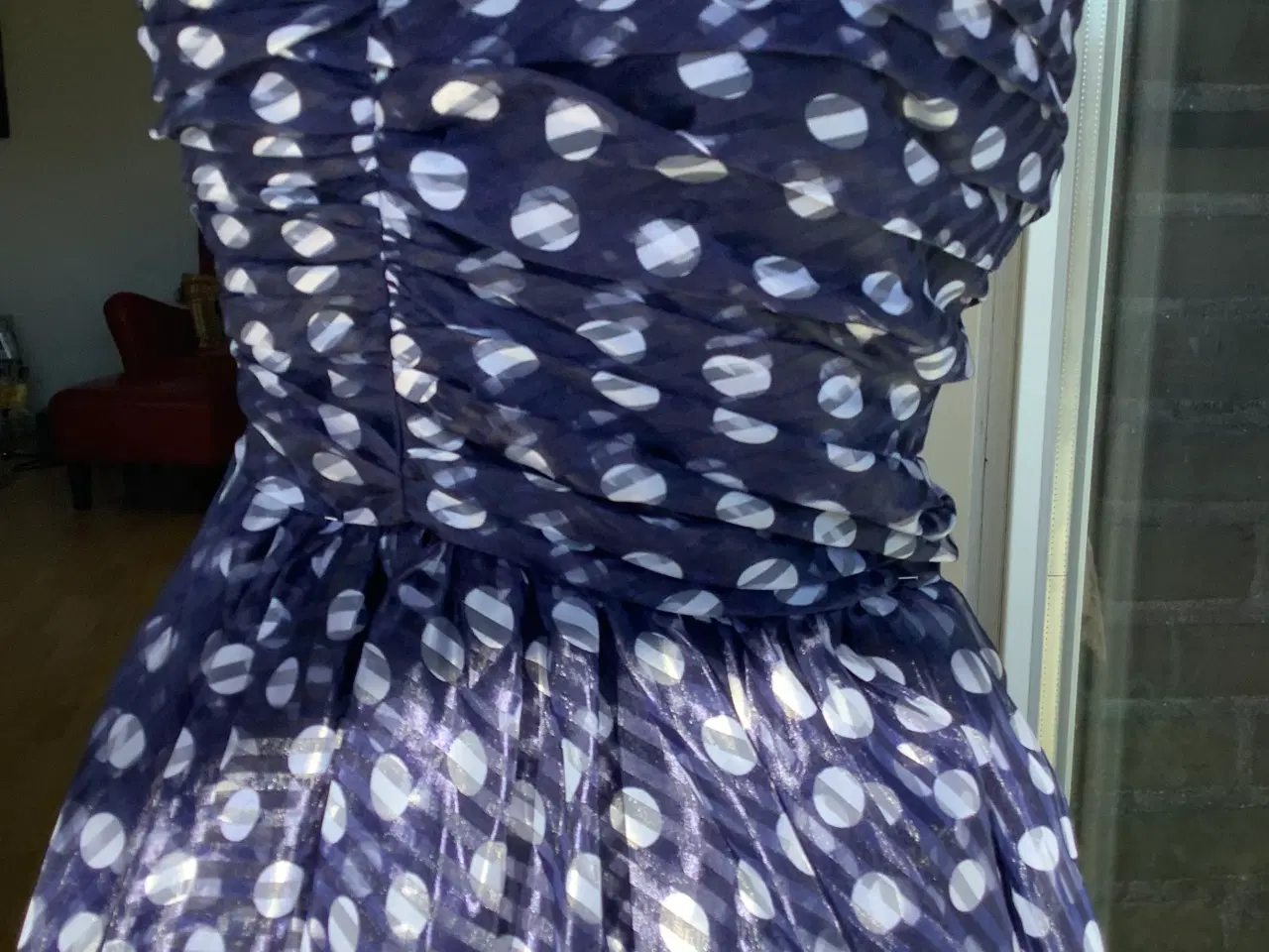 Billede 5 - Flot kjole med gof vidde.