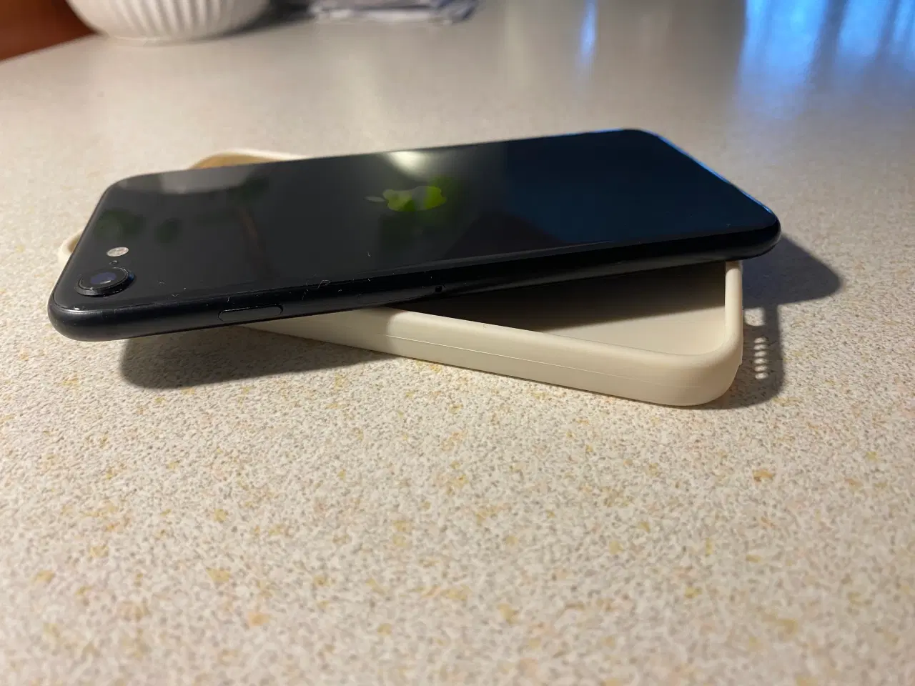 Billede 5 - Meget velholdt IPhone SE 2020