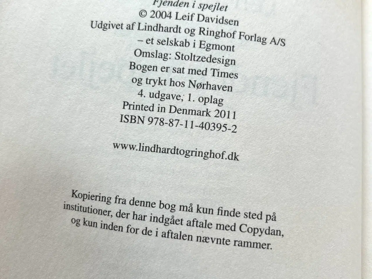 Billede 7 - Denne pakke indeholder tre spændende krimier