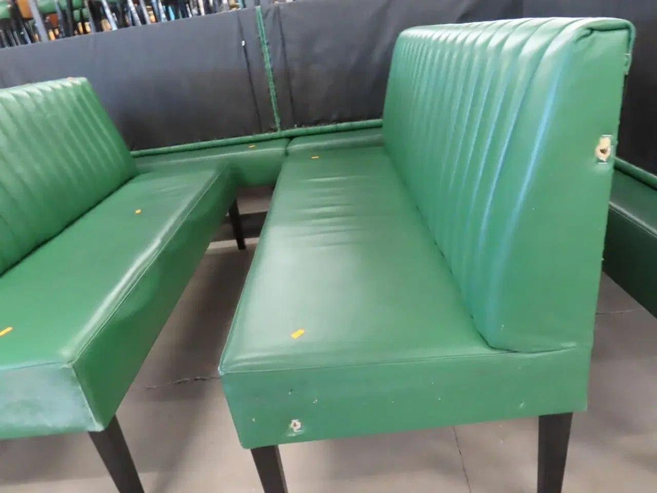 Billede 3 - 2 stk. Spisesofaer i grøn læder