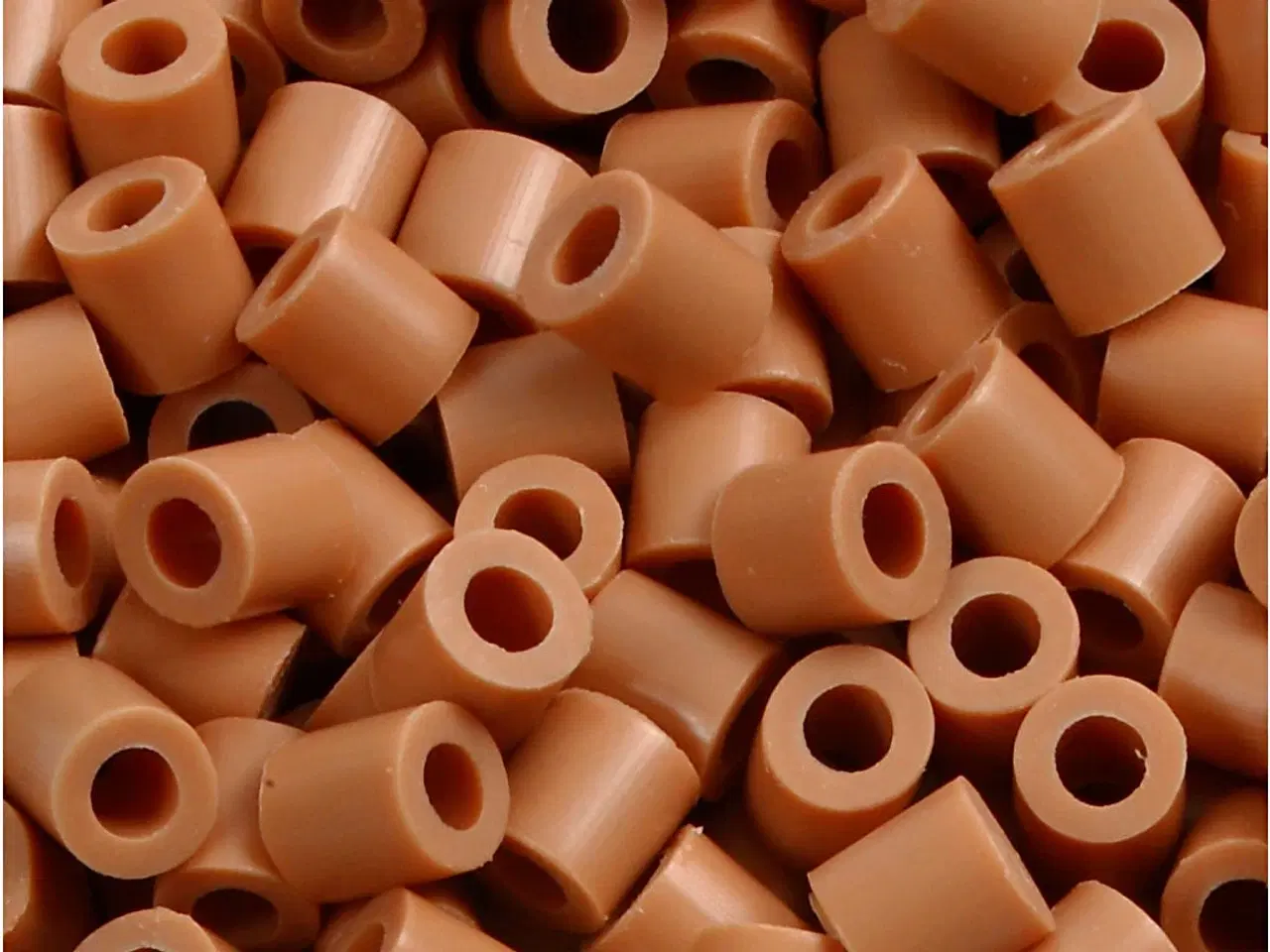 Billede 1 - NABBI Rørperler 5x5 mm Lys Brun - 6000 stk.