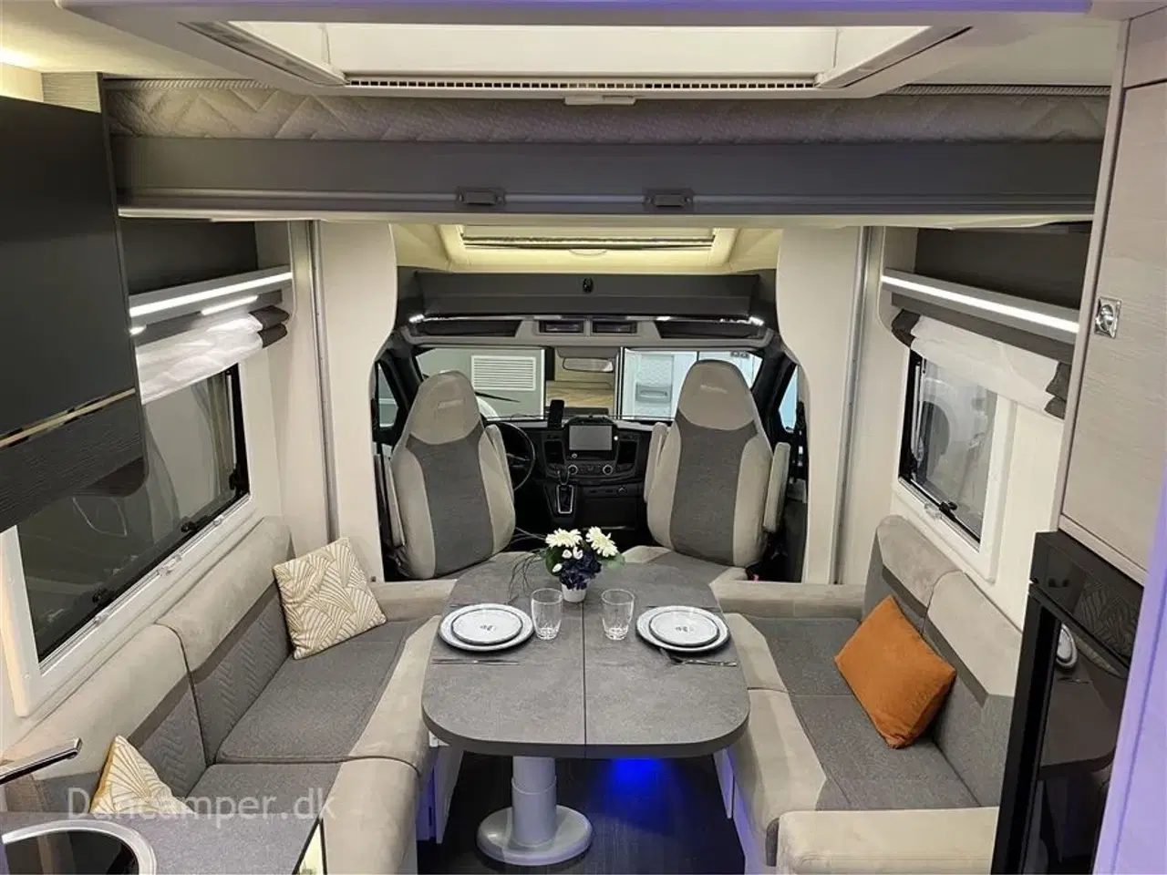 Billede 5 - 2021 - Chausson Titanium 720 Premium   Køjer samt stor dobbelt sænkeseng, 5-prs. 4 sovepladser m.mulighed for 5-6. Smart-lounge, indbygget gasfyldeflaske, markise, cykelholder, 170Hk - Aut.
