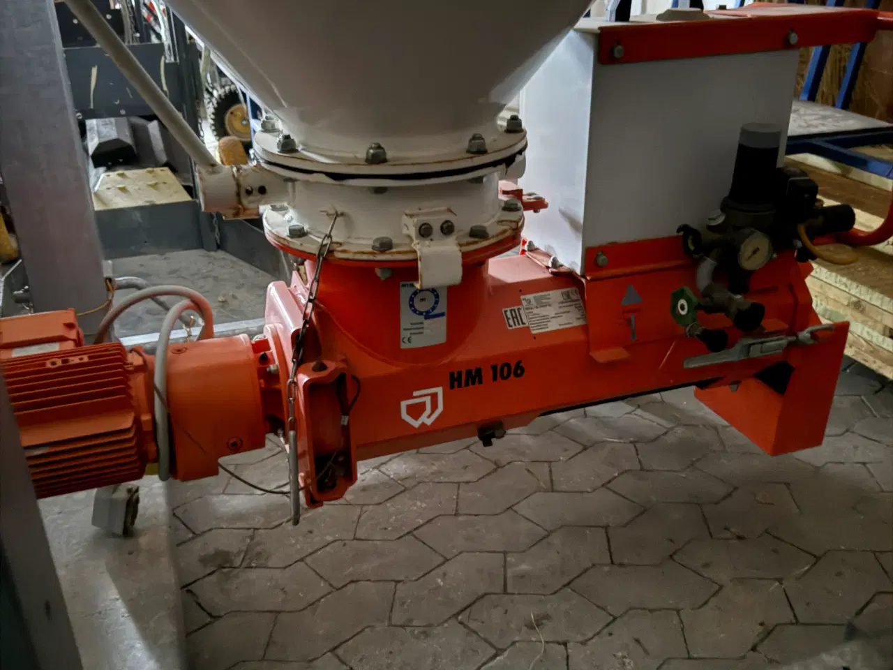 Billede 1 - To PFT HM 106 230V - Tvangsblander med silo