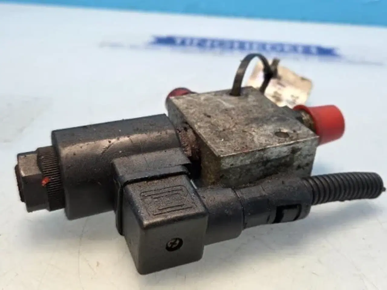 Billede 11 - Massey Ferguson 7274 Trykventil 45110054