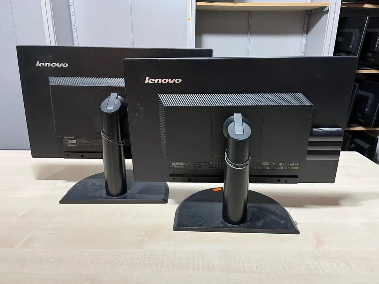 Billede 3 - 2 stk. 24" monitor, LENOVO LT2323pwA