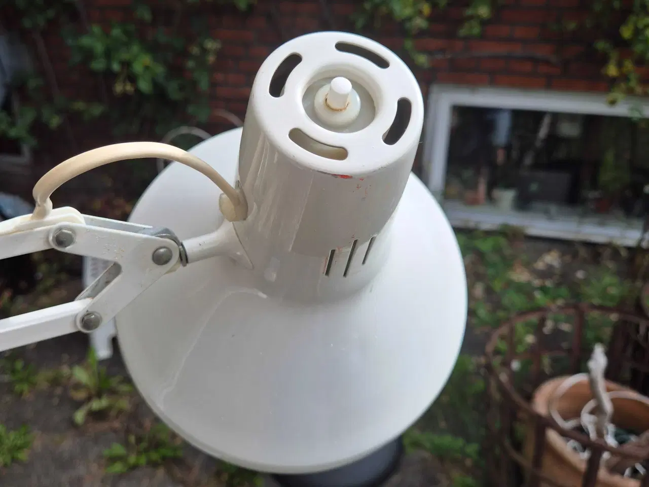 Billede 5 - Hvid arkitektlampe på rund fod 