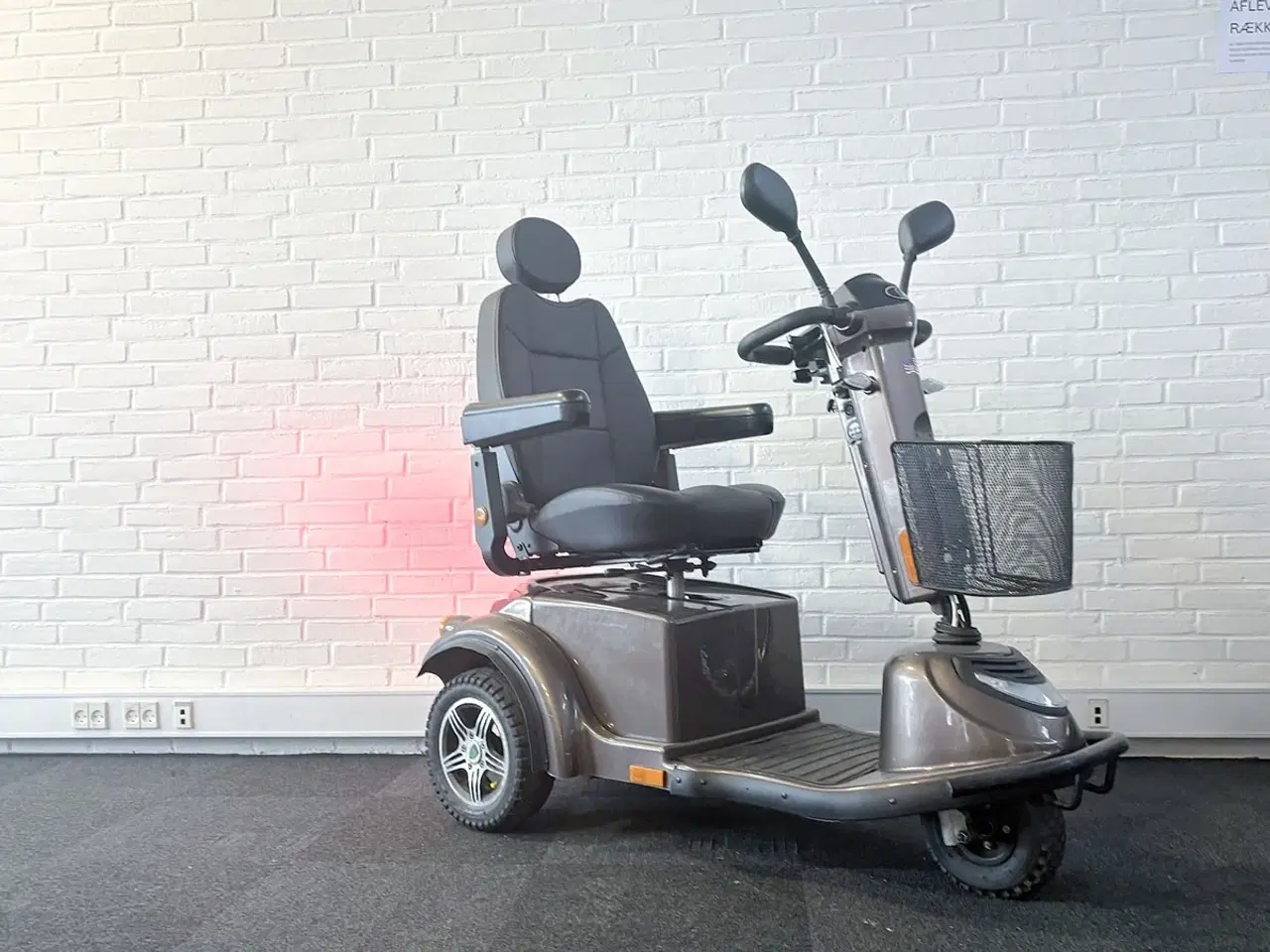 Billede 1 - LM-650 grå