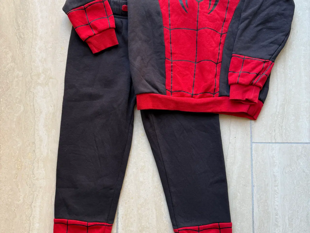 Billede 1 - Spiderman udklædning, sweatshirtsæt, str. 122