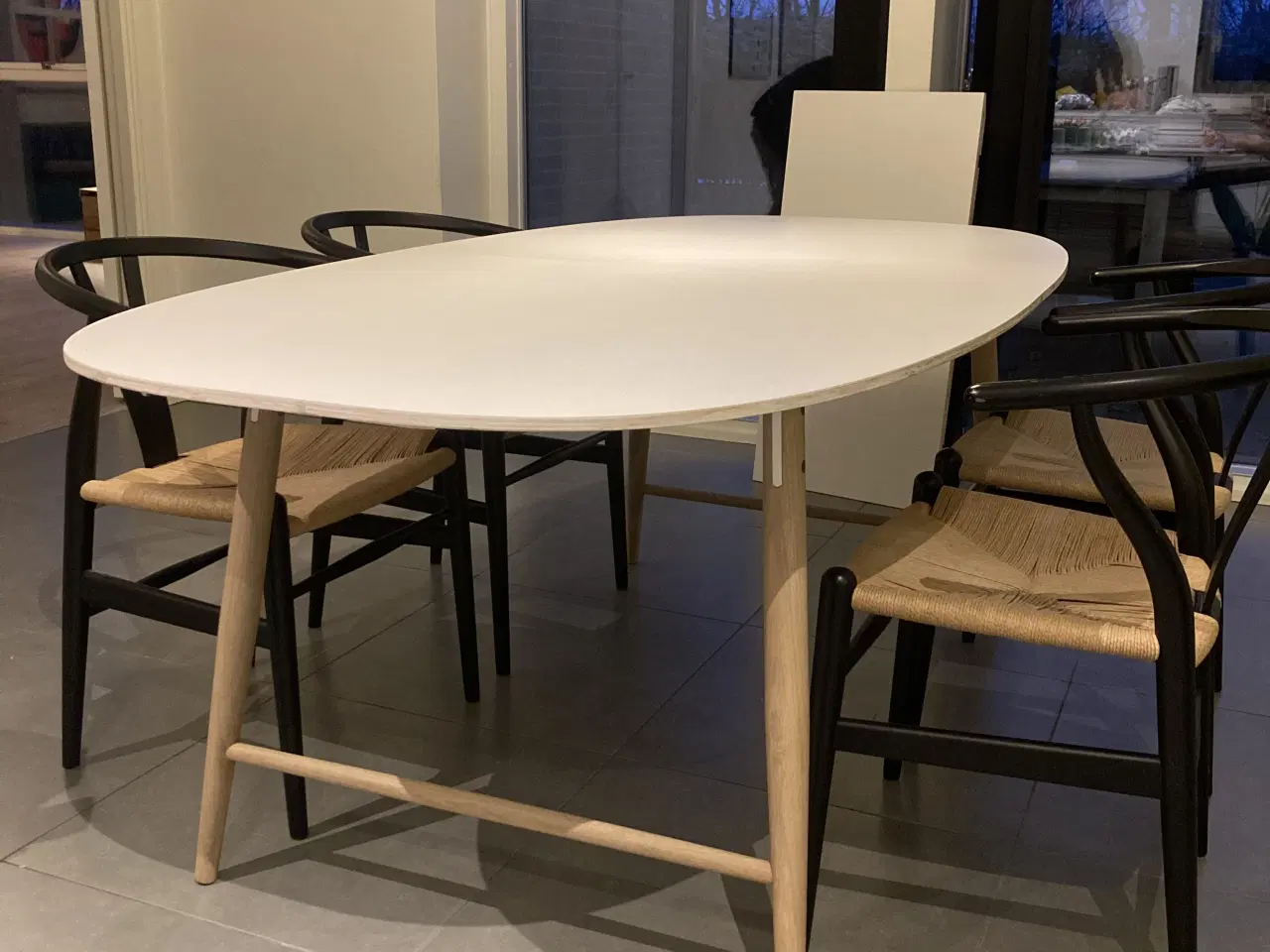 Billede 6 - Spisebord Helt nyt - laminat - uåbnet original emb