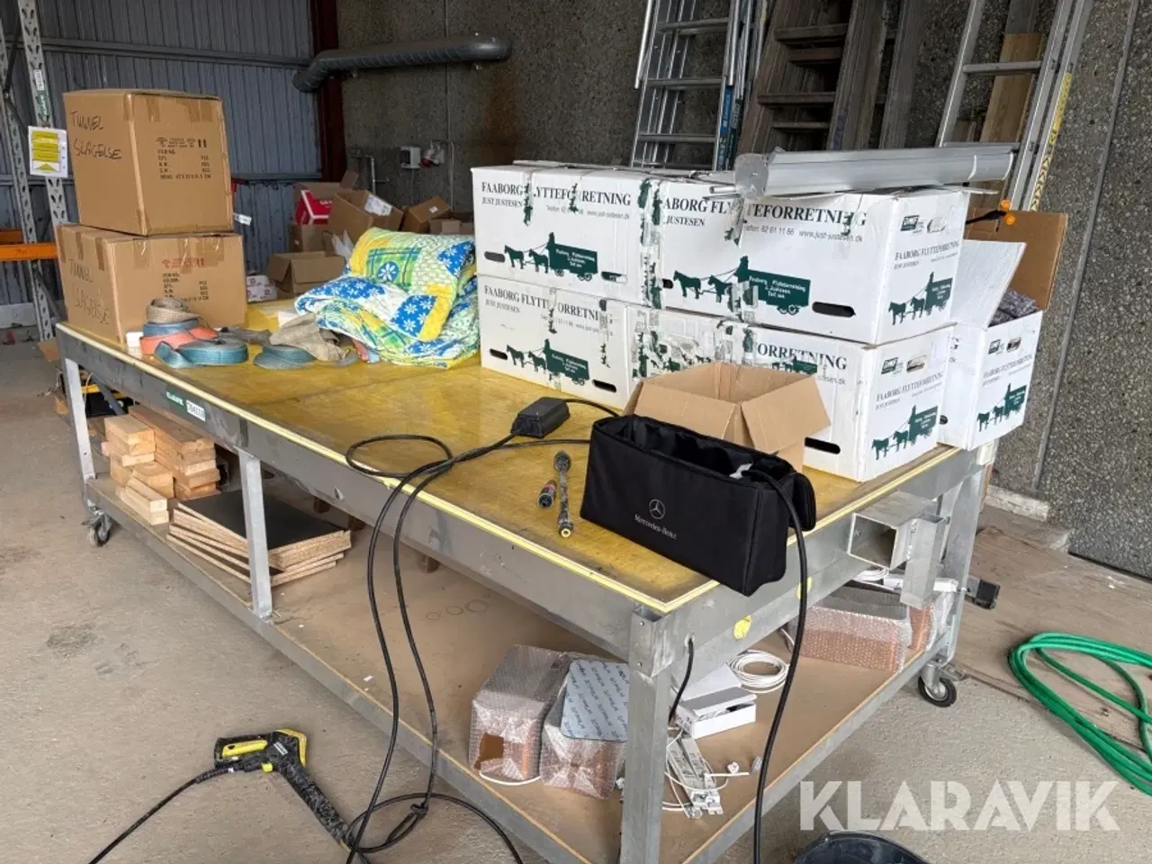 Billede 8 - Arbejdsbord på hjul uden indhold