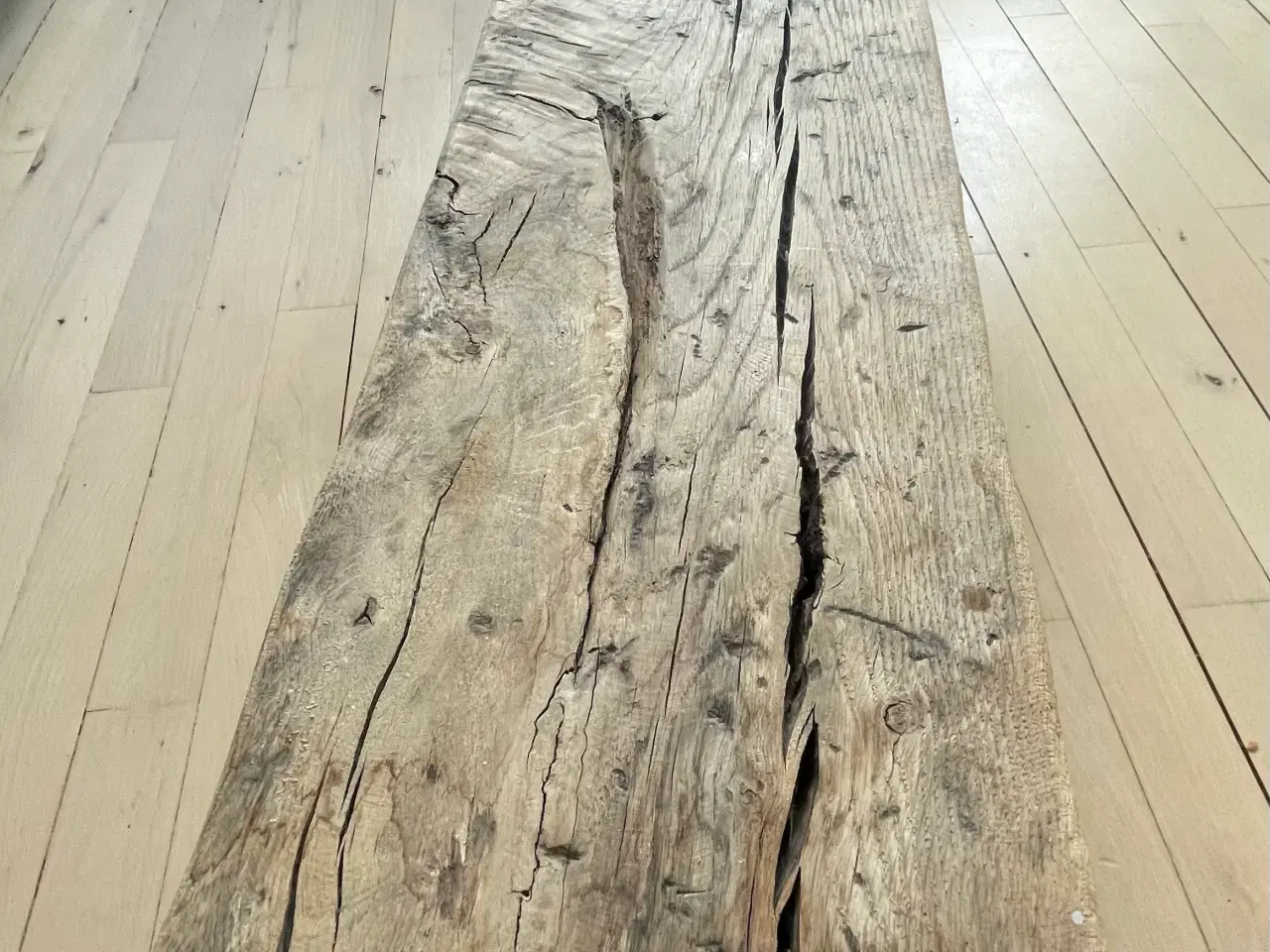 Billede 3 - By Løth tv bord, over 100 år gammelt træ