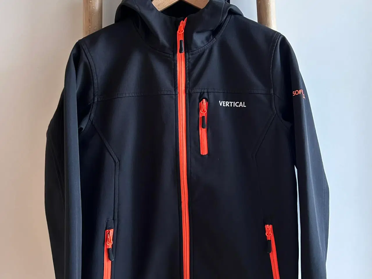 Billede 1 - Vertical softshell jakke med hætte, str. 12 år