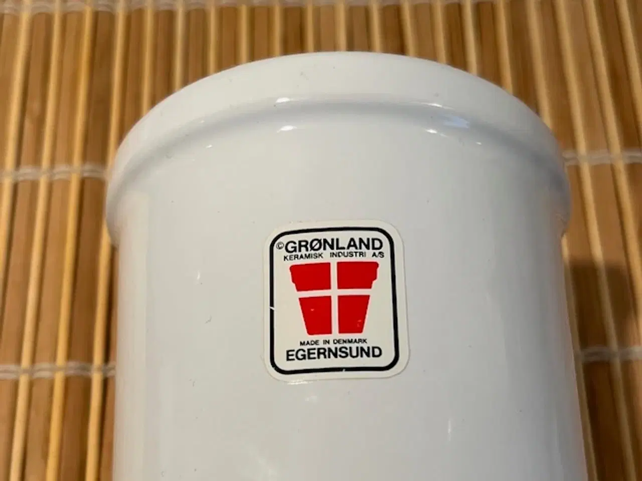 Billede 2 - Klassisk hvid keramikvase fra Grønland Egernsund