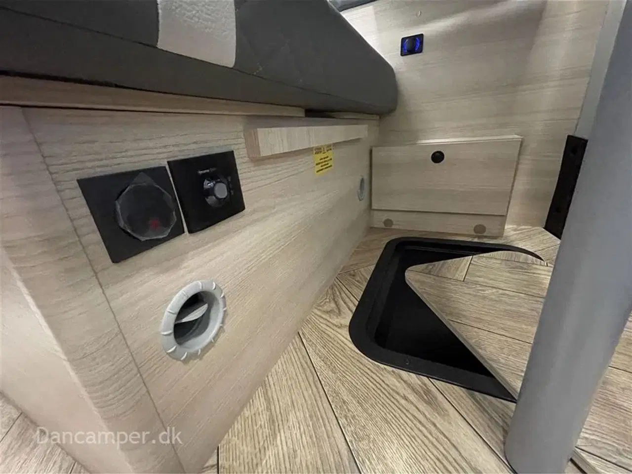 Billede 15 - 2024 - Chausson V594 Max   Flot nyt design - 5 sovepladser - van med to dobbeltsenge på tværs i køjesystem. 2,2, L motor , 140 HK, articpakke, solcelle og markise m.m.