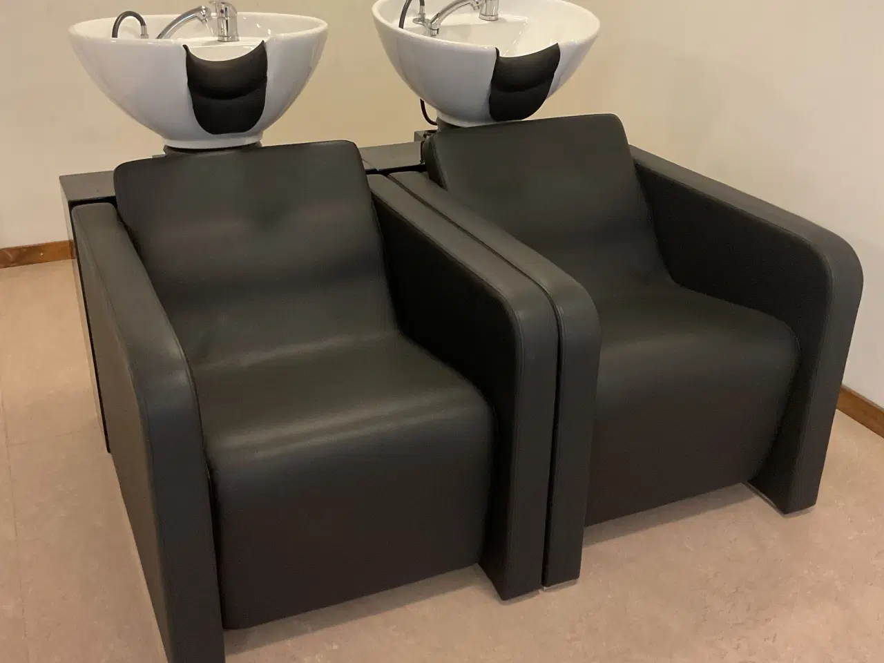 Billede 1 - Frisør vaskestole med håndvaske